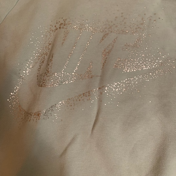 Nike Sweatshirt - Picture 2 of 6